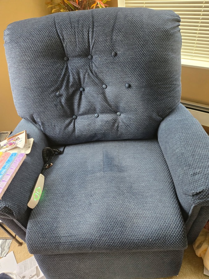 Chairs removed from Minneapolis home — SHINENOS furniture pickup